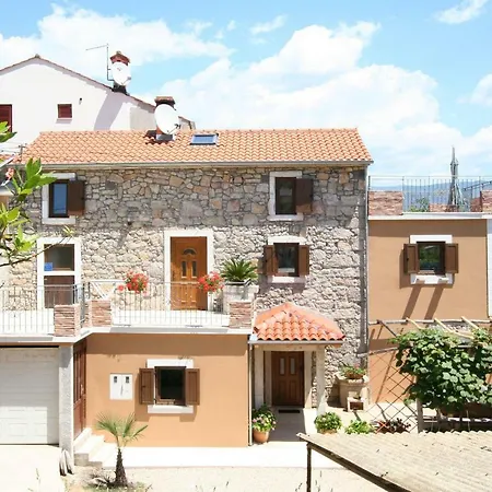 Ervin Apartman *